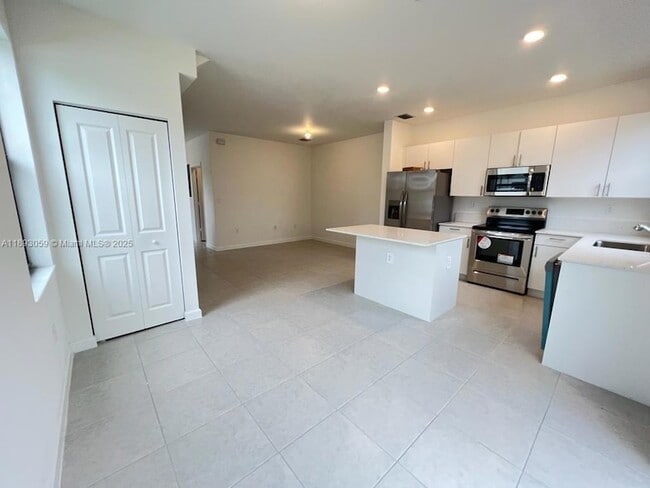 Building Photo - 24628 SW 118 Ct