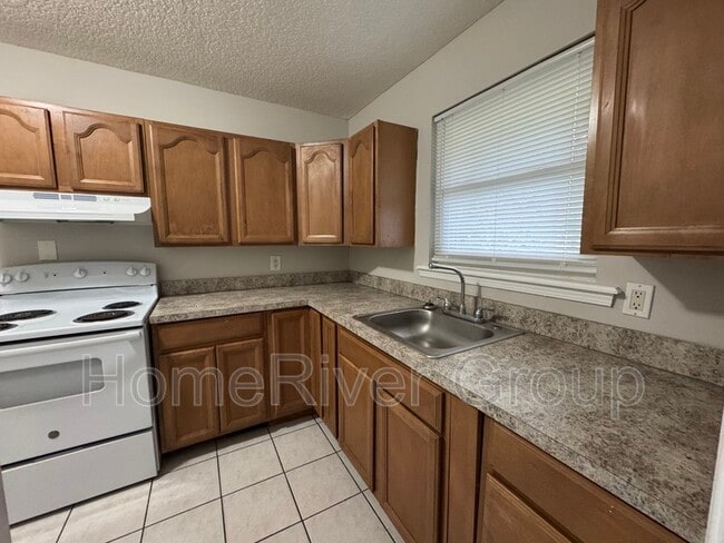 Building Photo - 7805 La Trec Dr