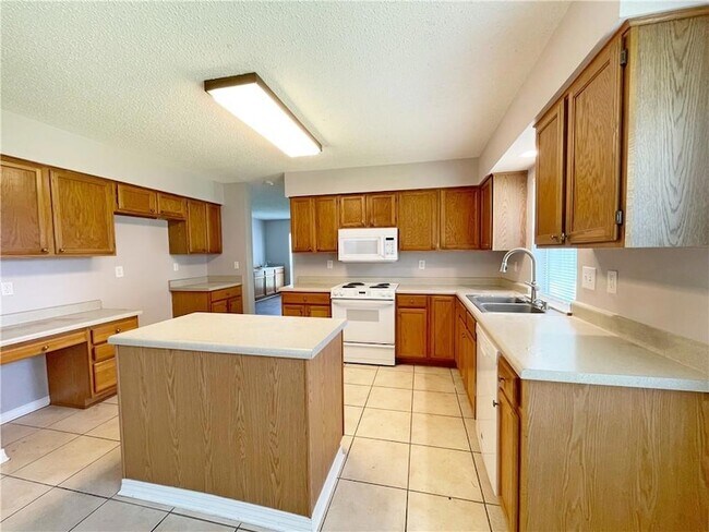 Foto del edificio - 109 Silverwood Dr