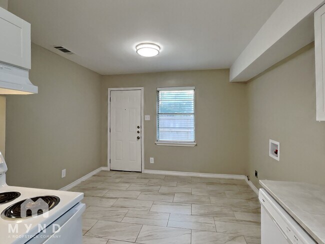 Building Photo - 1303 Cardinal Dr