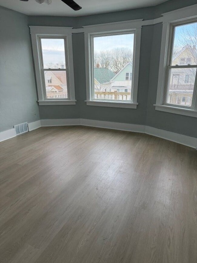 Building Photo - Newly Renovated 3-Bedroom Upper Duplex – Brand New Everything!