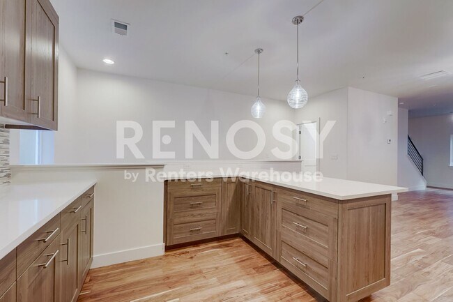 Foto del edificio - Prime Luxury Berkeley Townhouse with Rooftop Deck AVAILABLE NOW