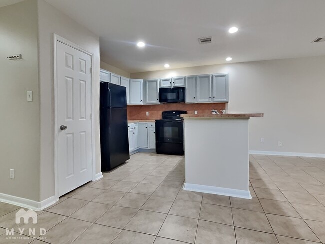 Building Photo - 6128 Sidney St