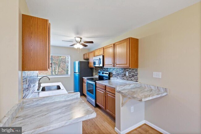 Building Photo - 1312 Barnaby Terrace SE