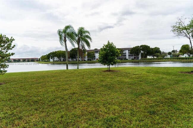 Foto del edificio - 13250 SW 4th Ct
