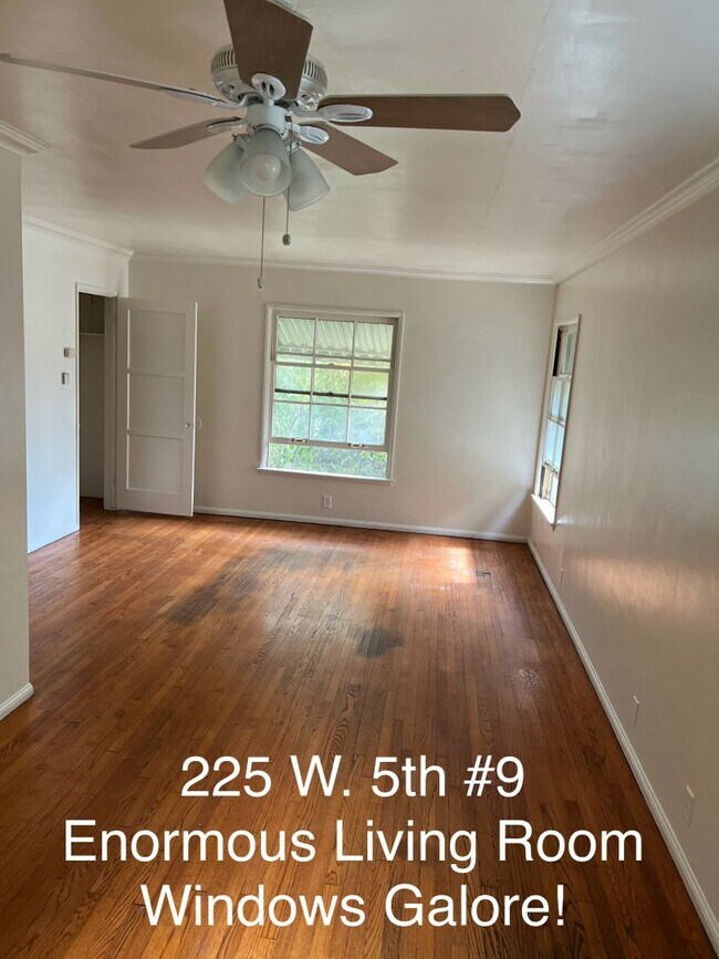 Building Photo - 225 W 5th St