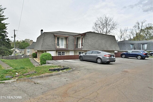 Building Photo - 9111 Woodpark Ln NW