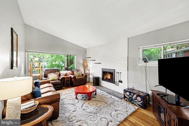 Foto del edificio - 6306 Beachway Dr