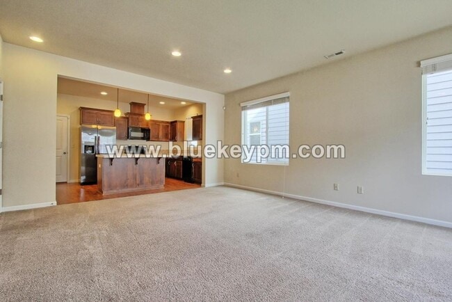 Building Photo - 3 Bed, 2.5 Bath Townhome with Upstairs Office or Tech Room