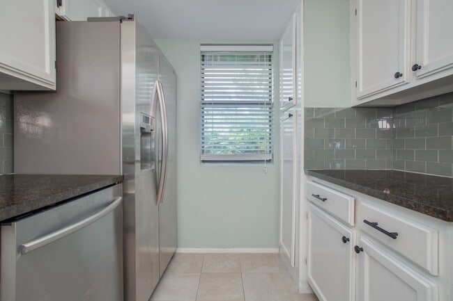 Building Photo - 1135 Barton Hills Dr