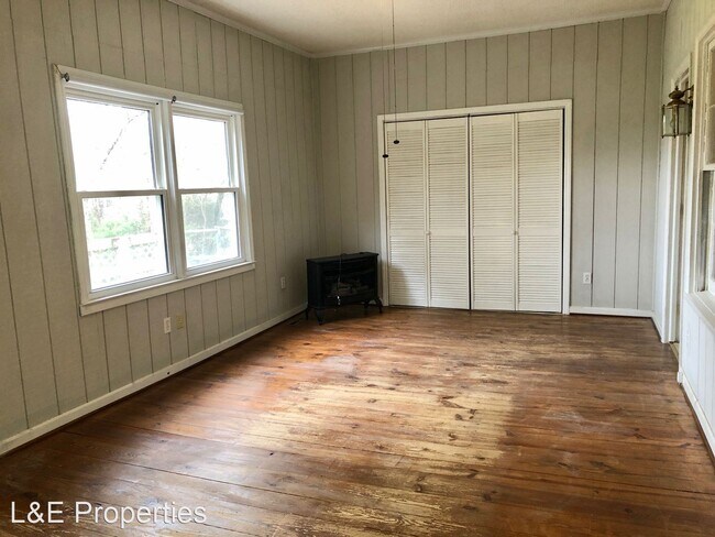 Building Photo - 3 br, 2 bath House - 579 Old Speedway Driv...