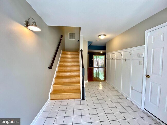 Foto del edificio - 8381 Jovin Cir