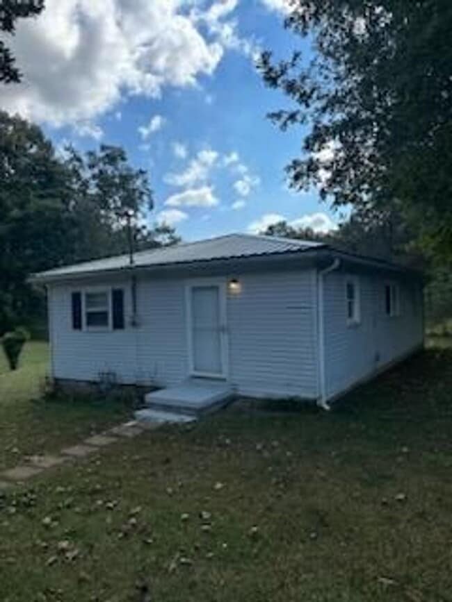 Foto del edificio - 3 bdr 1 bath Country living. Near I40. Sits on 1 acre.