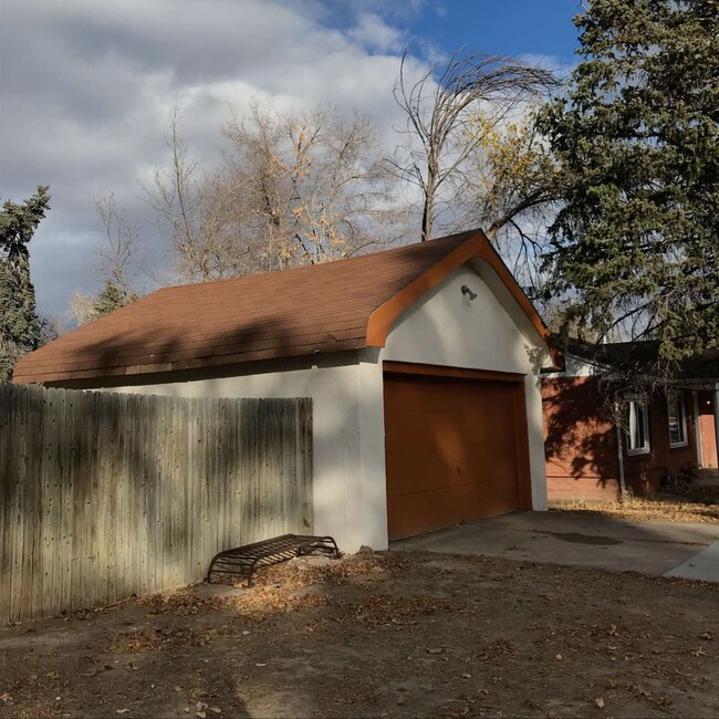 Building Photo - 1536 Peterson St