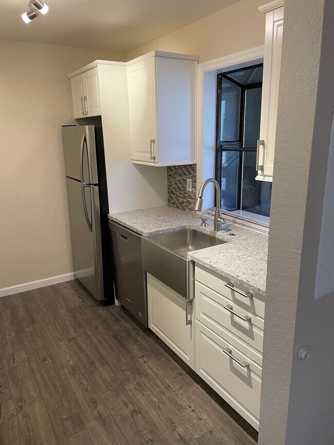 New Kitchen Refrigerator, Sink, Quartz Countertops, Laminate Floors, Tile Backsplash - 9512 1st Ave NE