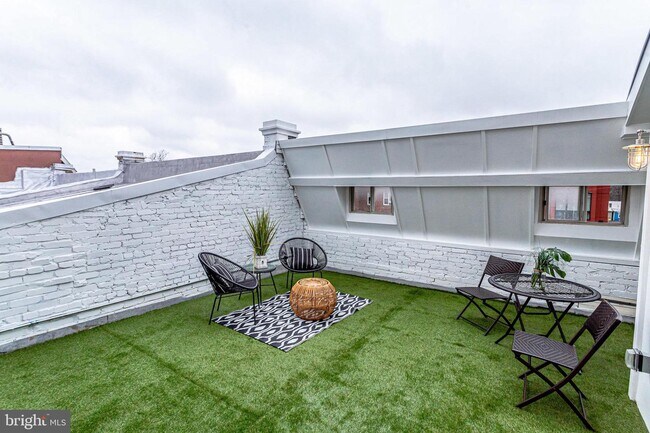 Foto del edificio - 212 Upshur St NW