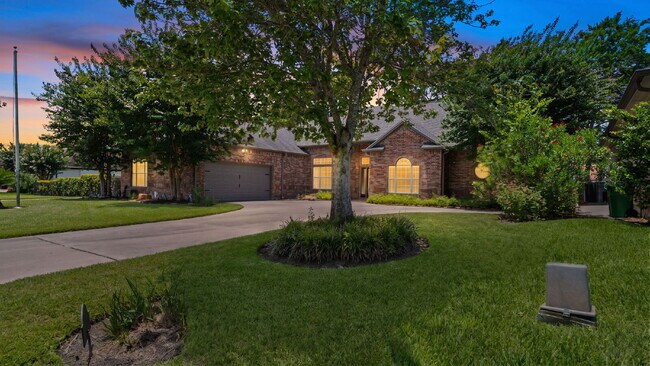 Building Photo - Experience the luxury of resort-style living in Bentwater, one of Lake Conroe’s premier gated com...