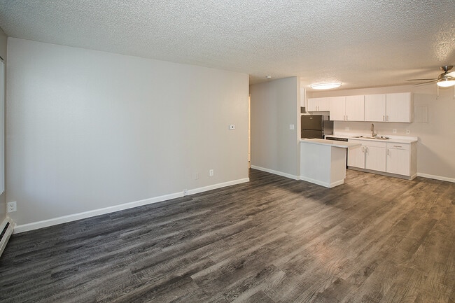 Lincoln Springs_CS_Summer2019_01 - Lincoln Springs Apartments