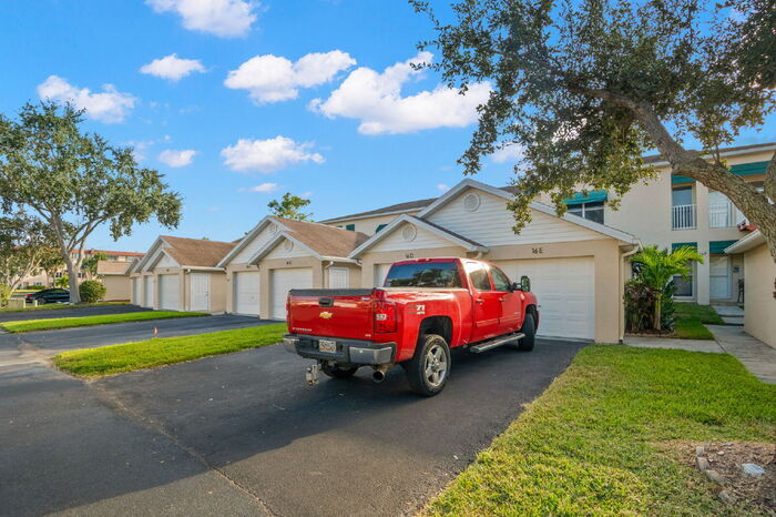 "Spacious 3-Bed, 2-Bath Condo Retreat in Vibrant Saint Petersburg – 1,445 Sq Ft of Comfort!" - "Spacious 3-Bed, 2-Bath Condo Retreat in V...