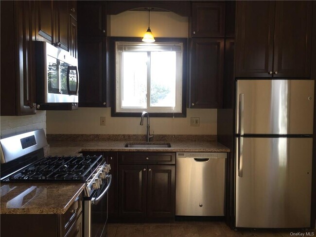 Building Photo - 3 Overton Rd