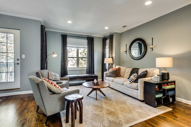 Living Room - 2119 W Fletcher St