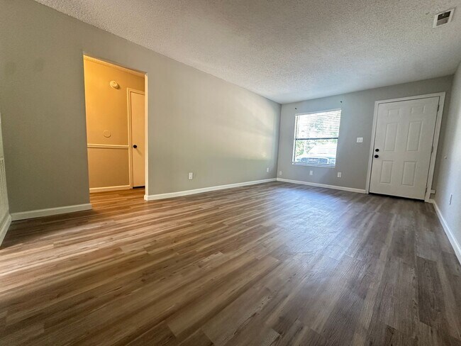Foto del edificio - Condo for rent in Grayson Valley