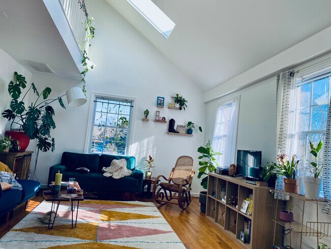 Living room- skylights - 2200 Washington Ave
