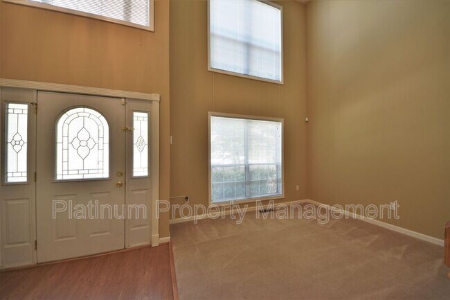 Foto del edificio - 950 Hillary Ln