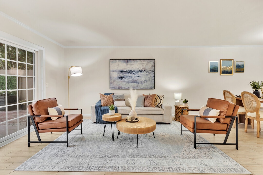 Living Room - 2600 Torrey Pines Rd