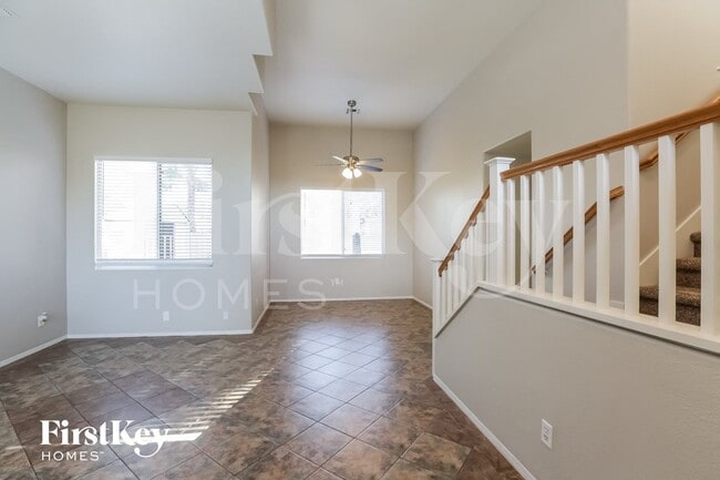 Foto del edificio - 16136 W Desert Bloom St