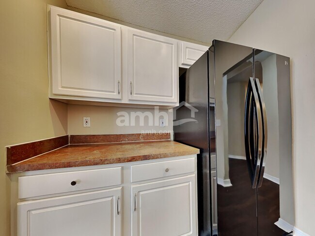 Building Photo - 1629 Sugarpine Dr