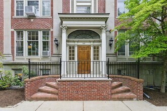 Building Photo - 240 Brattle St