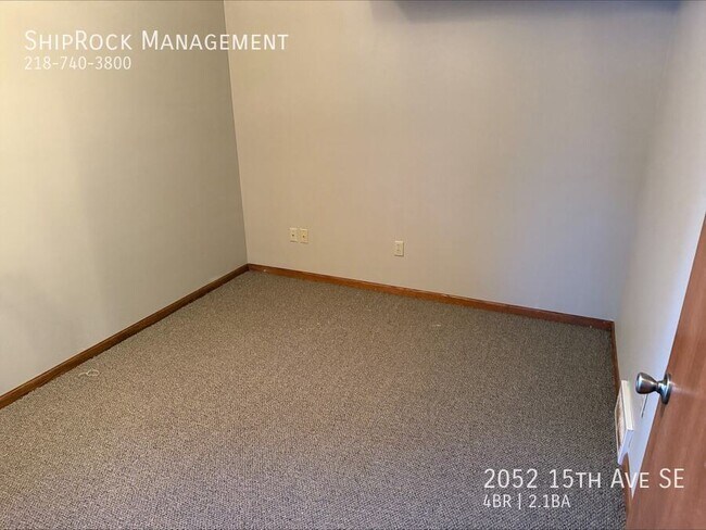 Foto del edificio - 2052 15th Ave SE