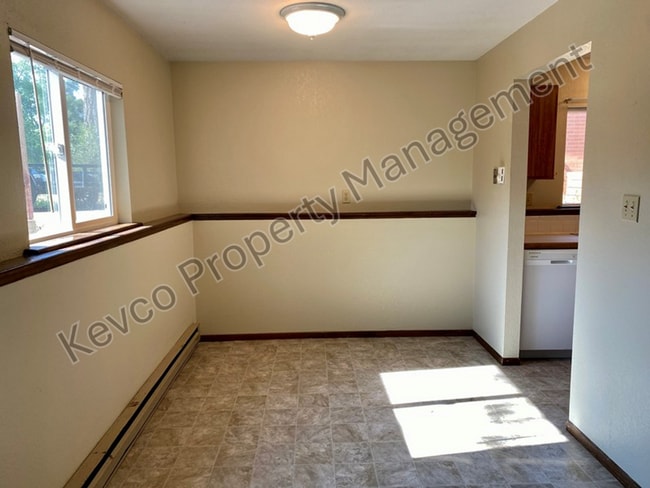 Building Photo - 620-622 Endicott St