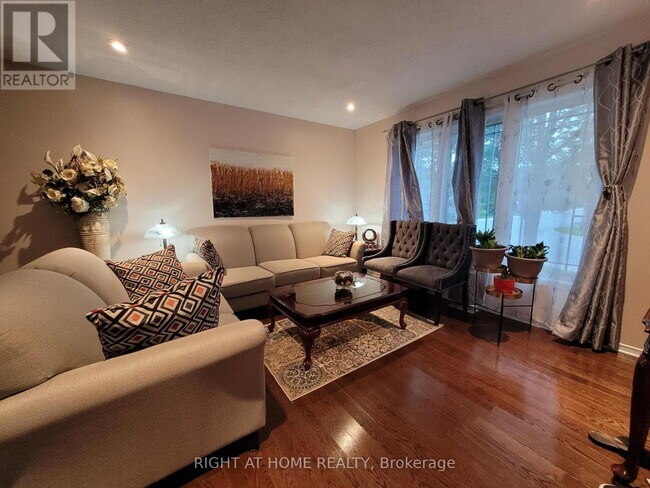 Photo du bâtiment - 239 Highpointe Crescent