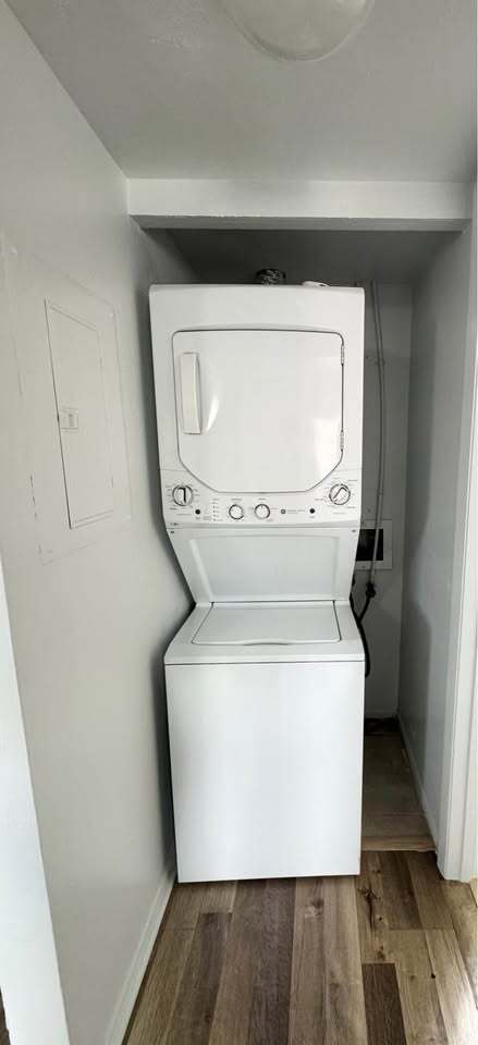 Building Photo - 2700 Park Windsor Dr