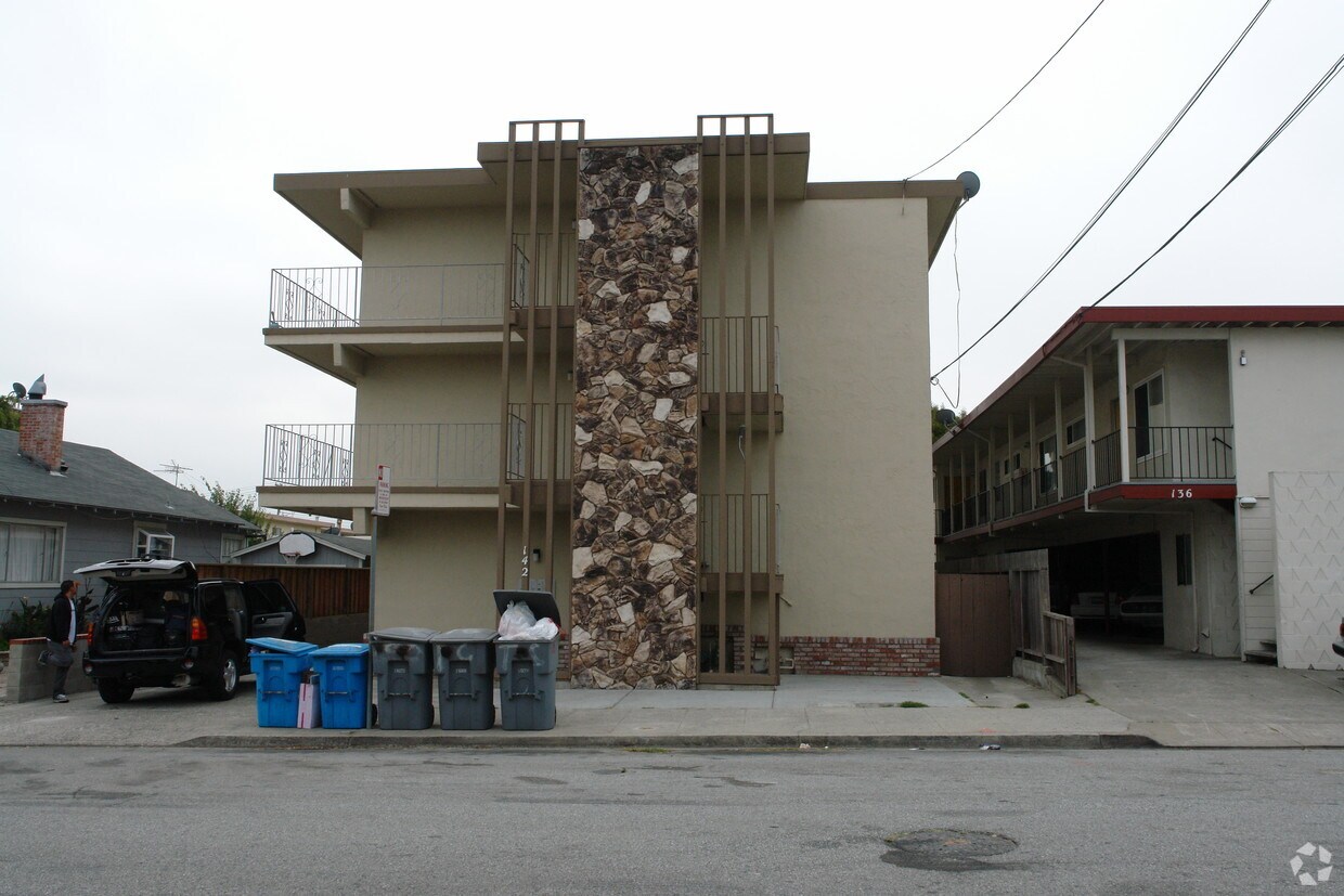 Foto del edificio - 142 Santa Lucia Ave