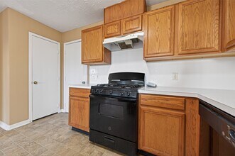 Building Photo - 3006 Palace Oaks Dr