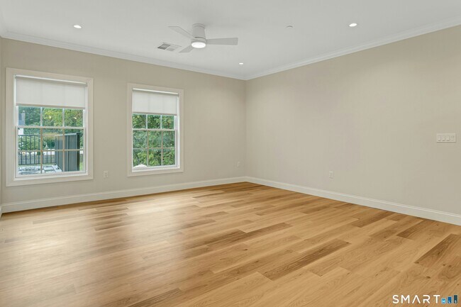 Foto del edificio - 440 Heights Rd