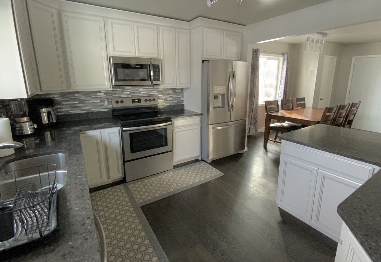 Open-concept - 237 Fair Park Dr