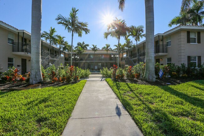 Building Photo - ***MULTIPLE UNITS ARE AVAILIBLE***MOORINGS***2 BED / 2 BATH CONDO***BIKE TO THE BEACH***PRIVATE P...