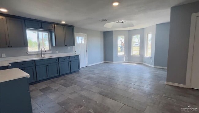 Building Photo - 16 Champion Dr