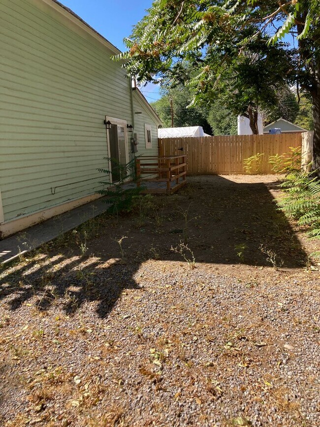 Foto del edificio - *READY FOR MOVE IN* Victorian Home In Reno