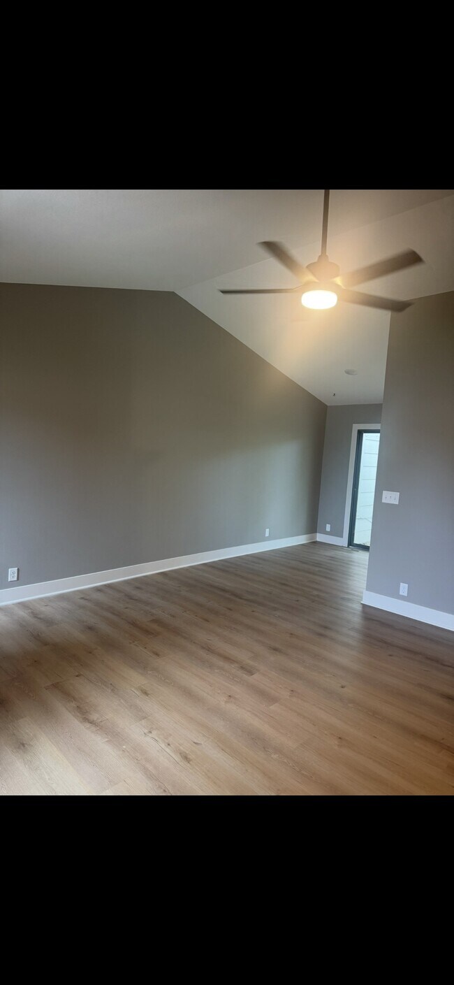 Foto del edificio - 213 S Lark Ln