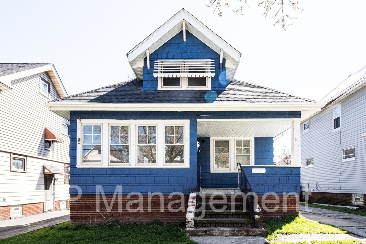 Primary Photo - NEWLY UPDATED 3 BED/1.5 BATH ON W. 114TH S...