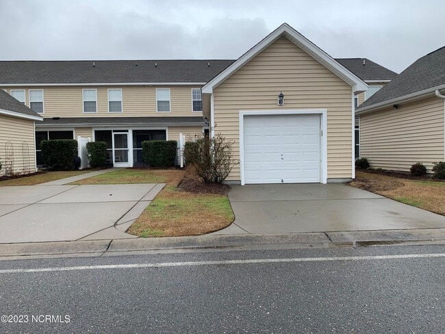 Foto del edificio - 3 Bed 3.5 Bath Townehome