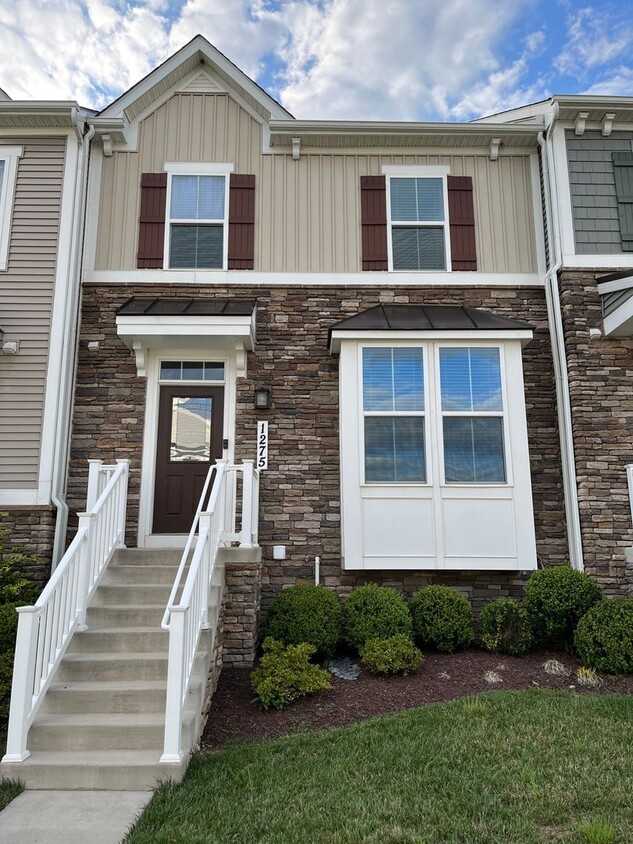 Primary Photo - 4 Bedroom Townhome in Brunswick Crossing