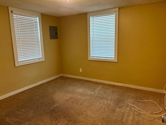 Building Photo - 1406 E Riviera Dr