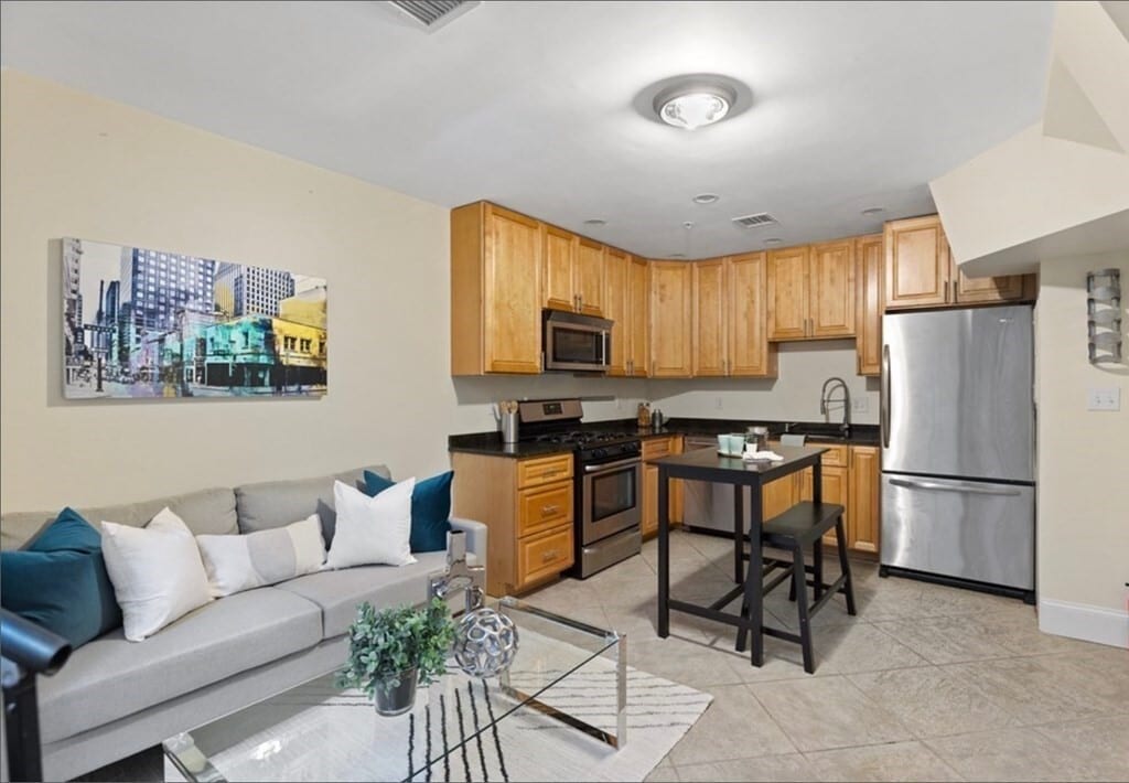 Primary Photo - 46 N Bennet St