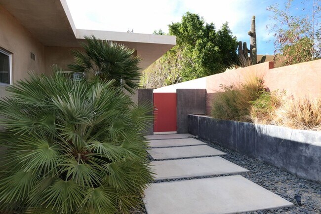 Building Photo - Palm Springs Village,Unfurnished,Long Term